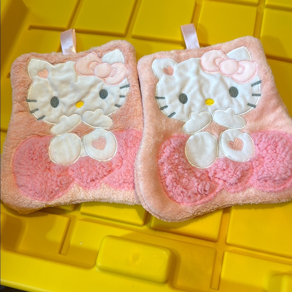Hello Kitty Pink and White wash cloths